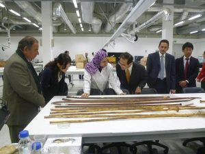 Vice-President Tomiyoshi Kenichi listening about Tutankhamun collection