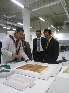 Vice-President Tomiyoshi Kenichi listening about Tutankhamun collection