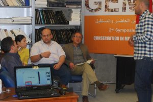 أحد المتدربين أثناء تحدثه عن إنطباعاته عن الدورة التدريبية